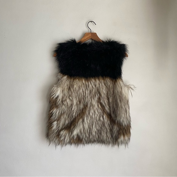 Talula Aritzia Park Slope Faux Fur Vest - Picture 3 of 9
